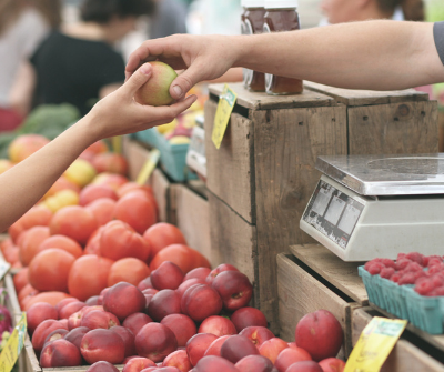 How to Help the Environment - Buying fruit at a farmers market
